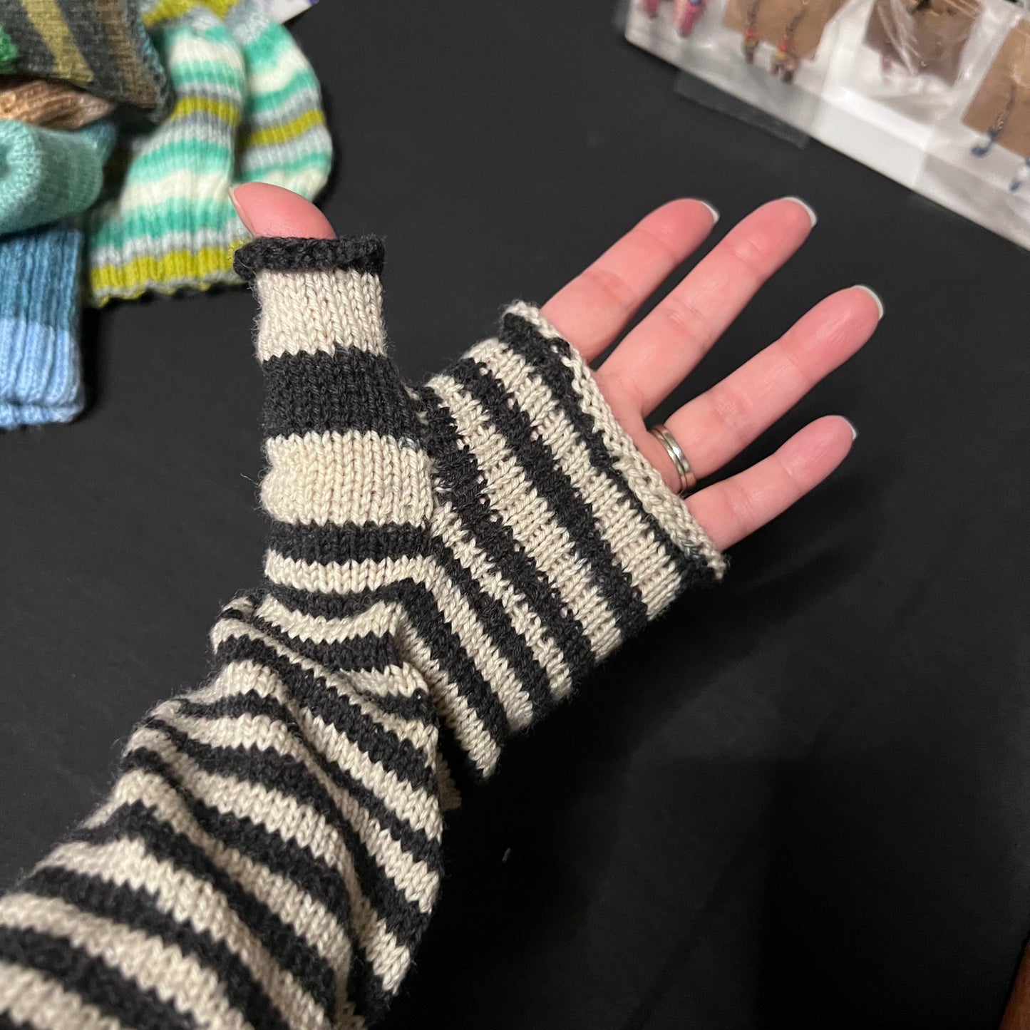 Black and white Knitted hand mitts