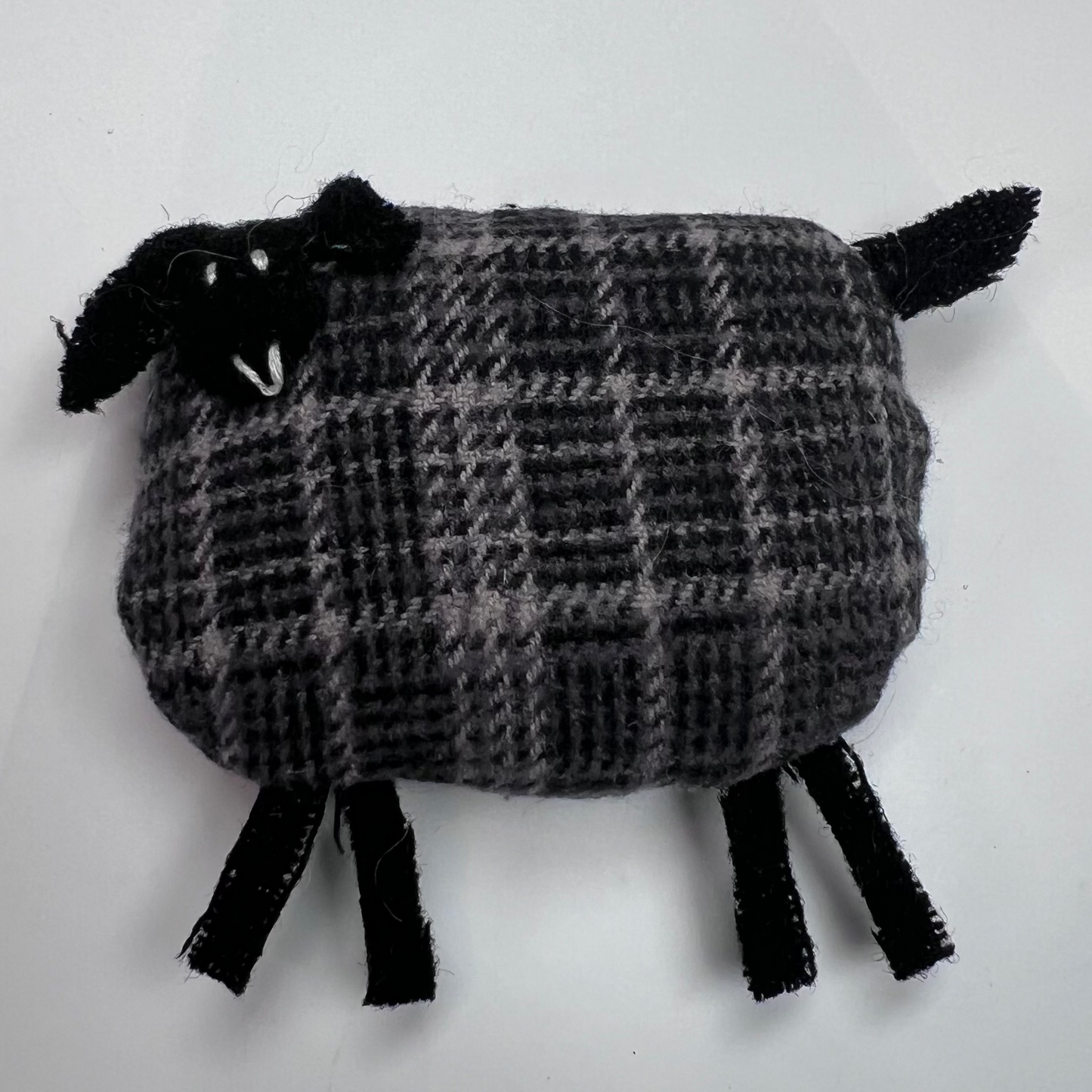 Small Cozy Sheep – Wool-Felt Details & Natural Wool Stuffing