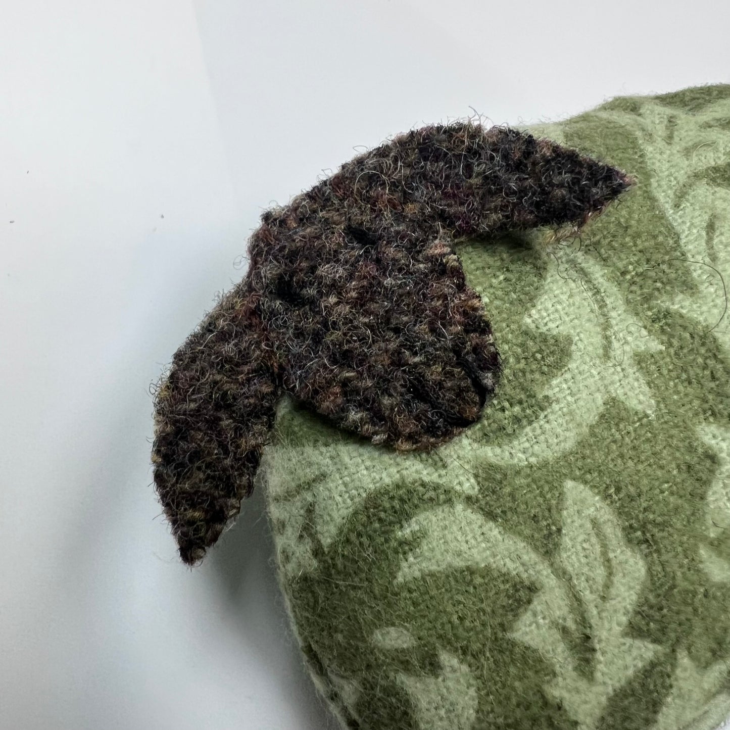 Small Cozy Sheep – Wool-Felt Details & Natural Wool Stuffing